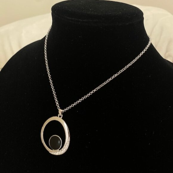 Silvertone Necklace, Black Stone w/ Diamonds, Minimalist, Dainty, Mint, Casual - Picture 1 of 5